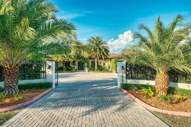 4 bedroom SingleFamilyResidence at 15701 SW 254th St, Silver Palm City, Homestead — photo 2
