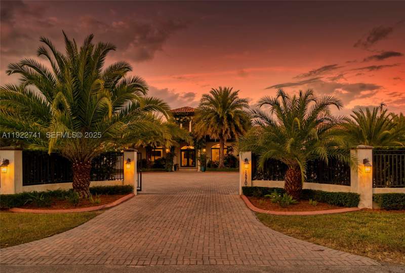 4 bedroom SingleFamilyResidence at 15701 SW 254th St, Silver Palm City, Homestead — photo 3