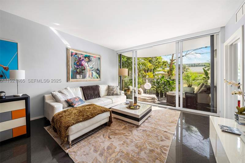 1 bedroom Condominium at 2155 Washington Ct 205, Artepark North Condo, Miami Beach — photo 2