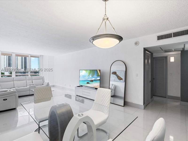 1 bedroom Condominium at 19370 E Collins Ave 625, Ocean Reserve Condo, Sunny Isles Beach — photo 4