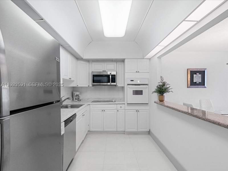 1 bedroom Condominium at 19370 E Collins Ave 625, Ocean Reserve Condo, Sunny Isles Beach — photo 5