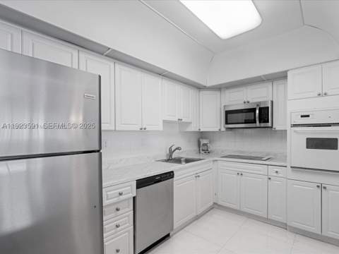 19370 E Collins Ave 625, Sunny Isles Beach FL - photo 6 of 12