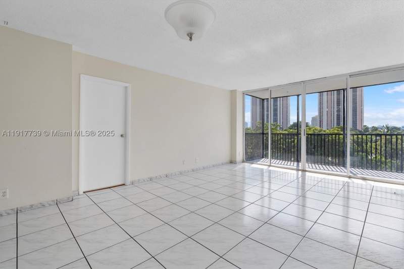 1 bedroom Condominium at 3101 N Country Club Dr 504, Bravura II Condo, Aventura — photo 5
