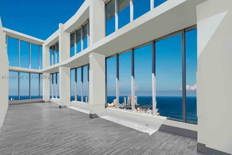 5 bedroom Condominium at 465 Brickell Ave 5701, Iconbrickell Condo No 1, Miami — photo 1