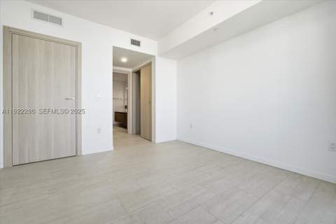 1000 Brickell Plz 3211, Miami FL - photo 15 of 84