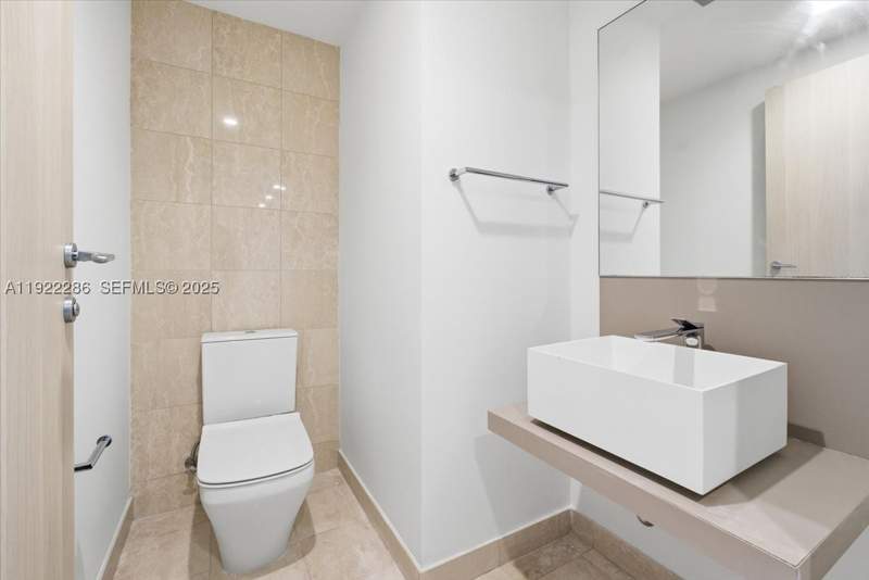 1 bedroom Condominium at 1000 Brickell Plz 3211, Brickell Flatiron Condo, Miami — photo 2