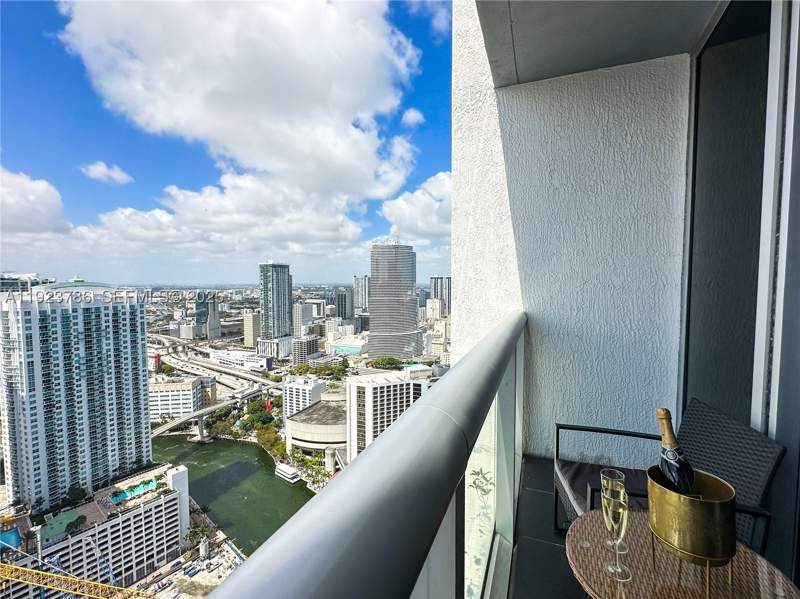 0 bedroom Condominium at 485 Brickell Ave 4405, Icon Brickell Condo No 3, Miami — photo 3