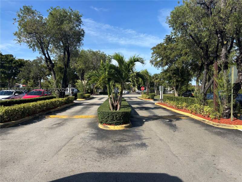3 bedroom Condominium at 14250 SW 62nd St 520, Cypress Club Of Kendale C, Miami — photo 2
