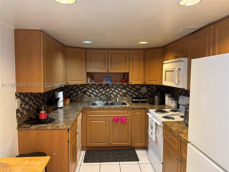3 bedroom Condominium at 14250 SW 62nd St 520, Cypress Club Of Kendale C, Miami — photo 5