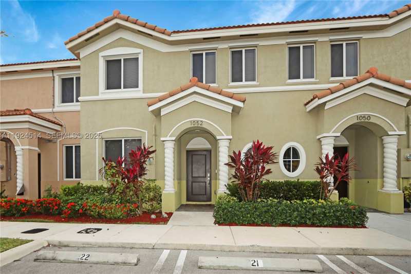 4 bedroom Townhouse at 1052 SE 23rd Ave, Towns At Seascape, Homestead — photo 1