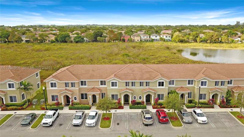 4 bedroom Townhouse at 1052 SE 23rd Ave, Towns At Seascape, Homestead — photo 3