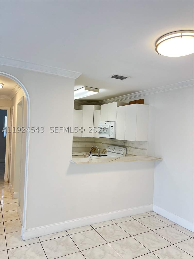 2 bedroom Condominium at 1471 W 43rd Pl 302, Adys Condo, Hialeah — photo 4
