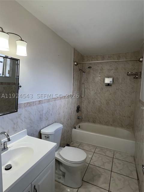 1471 W 43rd Pl 302, Hialeah FL - photo 9 of 9