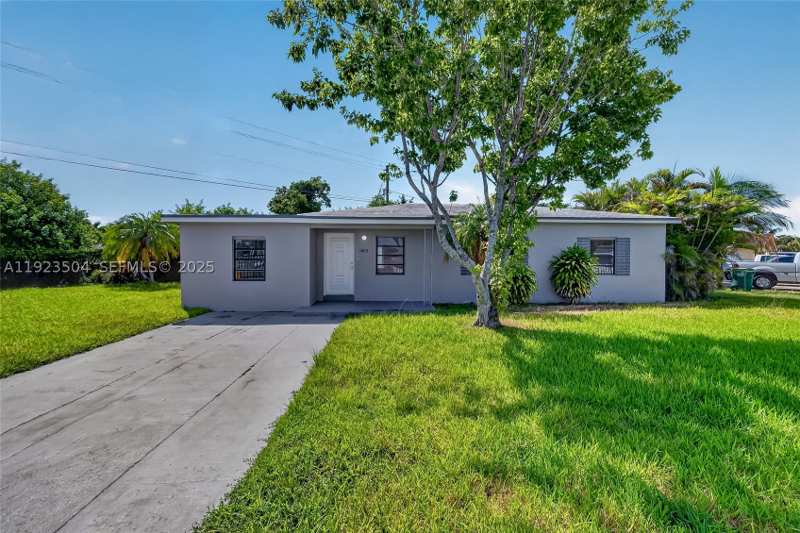 4 bedroom SingleFamilyResidence at 14801 Lincoln Blvd, Richmond Heights, Miami — photo 1
