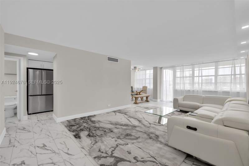 1 bedroom Condominium at 251 174th St 1415, Winston Towers 200, Sunny Isles Beach — photo 5
