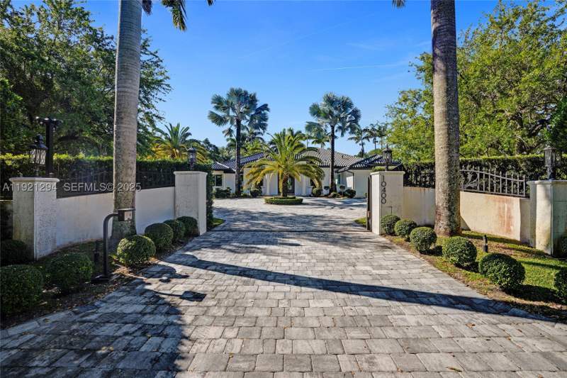 4 bedroom SingleFamilyResidence at 10400 SW 62nd St, Miller Drive Estates, Miami — photo 5