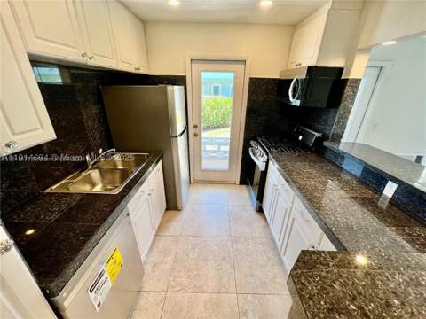 2700 NE 135th St 45, North Miami FL - photo 22 of 27