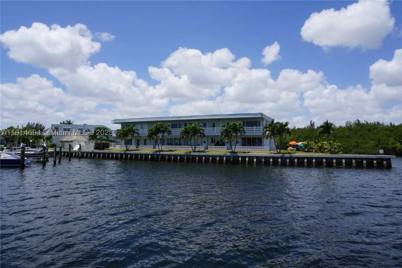 2 bedroom Condominium at 2700 NE 135th St 45, Fairmont House, North Miami — photo 3