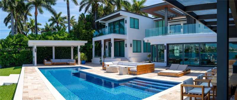 6 bedroom SingleFamilyResidence at 327 E Rivo Alto Dr, Rivo Alto Amd, Miami Beach — photo 1