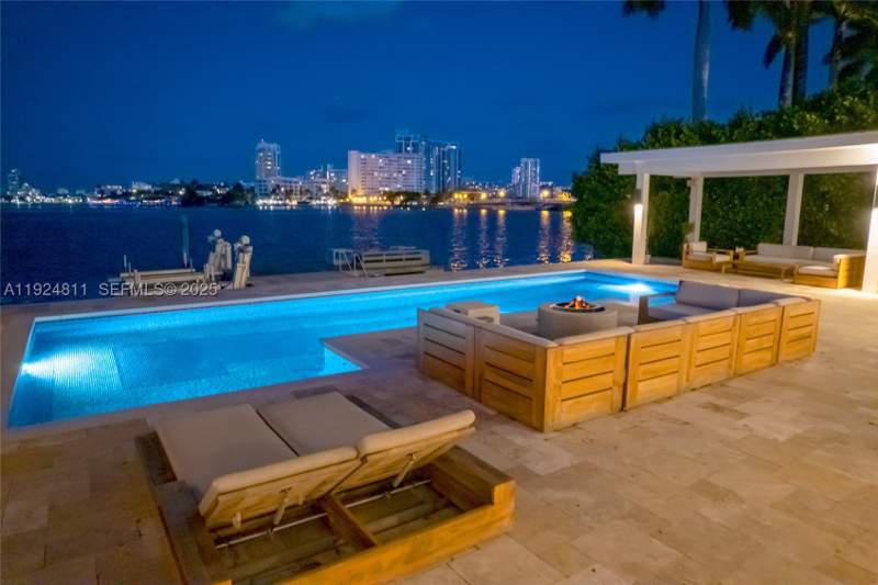 6 bedroom SingleFamilyResidence at 327 E Rivo Alto Dr, Rivo Alto Amd, Miami Beach — photo 4