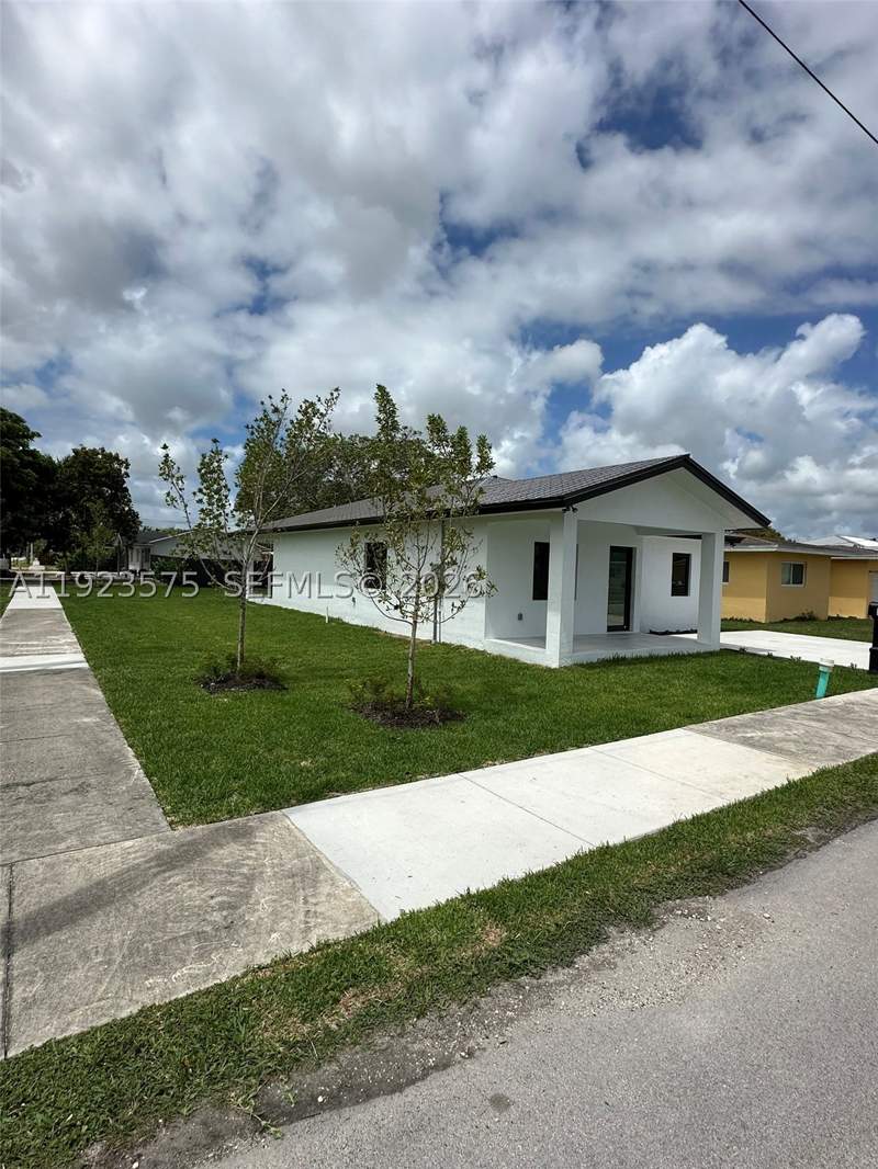 4 bedroom SingleFamilyResidence at 580 SW 10th Ave, Roosevelt Homesites, Homestead — photo 2