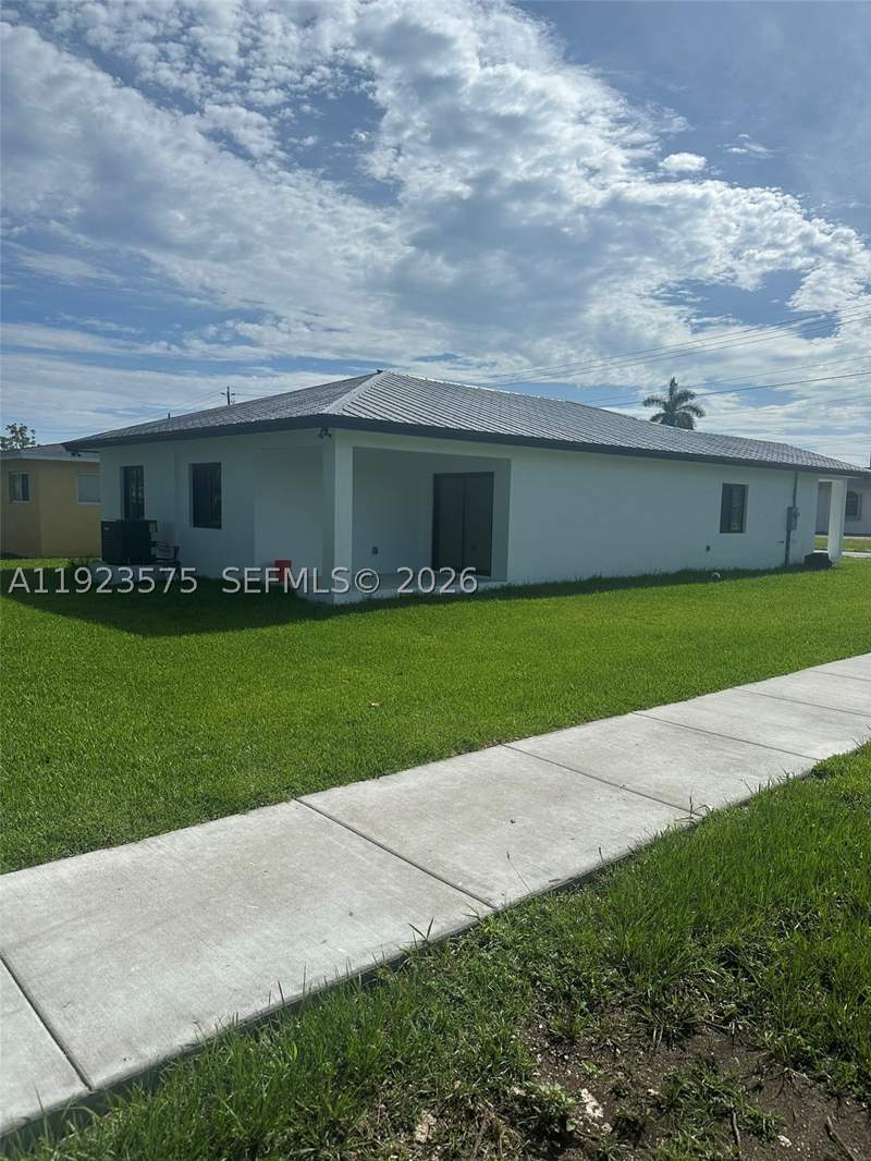 4 bedroom SingleFamilyResidence at 580 SW 10th Ave, Roosevelt Homesites, Homestead — photo 3