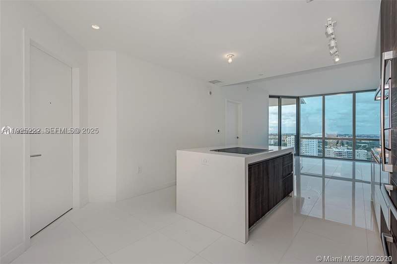 2 bedroom Condominium at 851 NE 1st Ave 1608, Paramount Miami World, Miami — photo 2