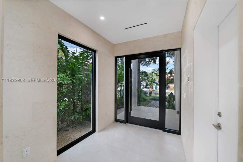 4 bedroom Townhouse at 2612 SW 17th St, Grapeland, Miami — photo 3