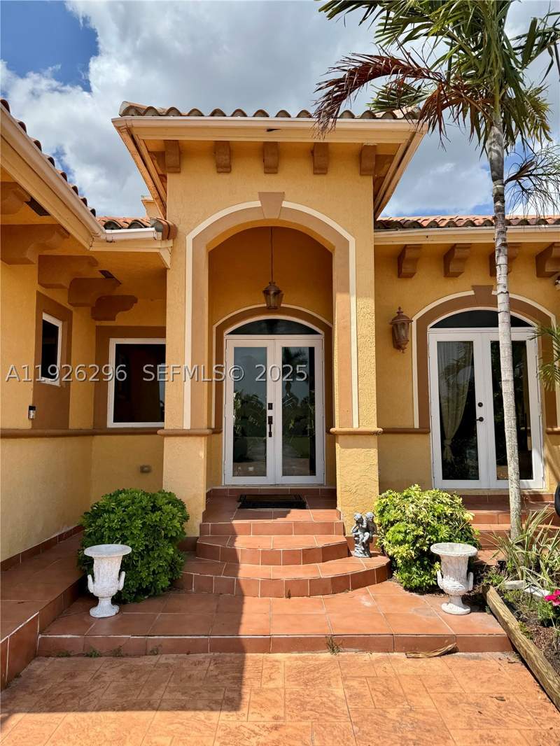 3 bedroom SingleFamilyResidence at 20401 SW 184th St, The Redlands, Miami — photo 2