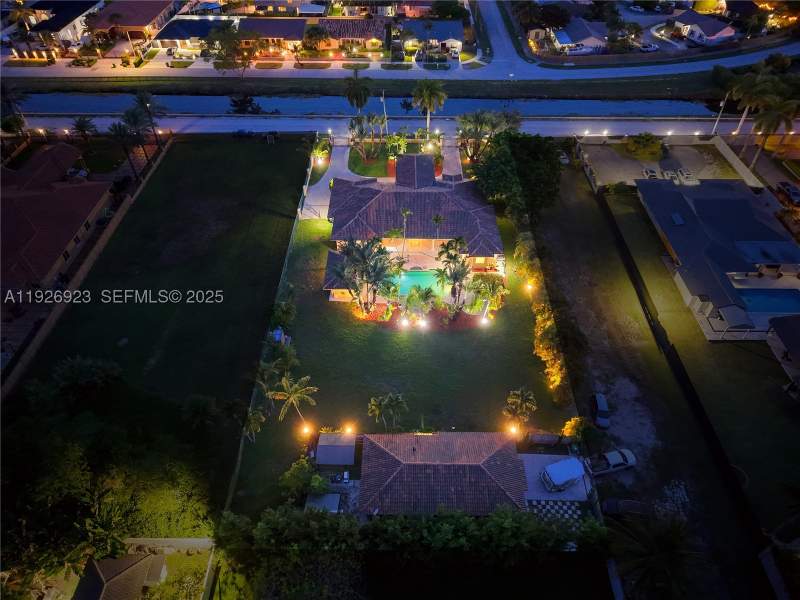 8 bedroom SingleFamilyResidence at 3001 SW 132nd Ave, J G Heads Farms Unit A, Miami — photo 5