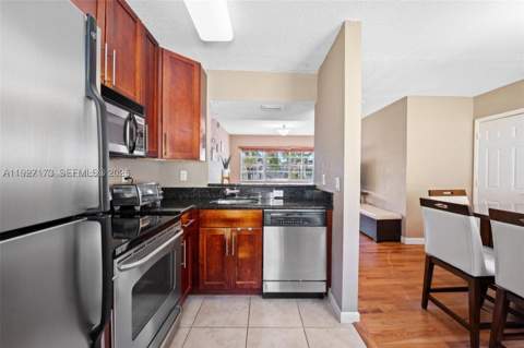 8345 Byron Ave 6, Miami Beach FL - photo 10 of 23