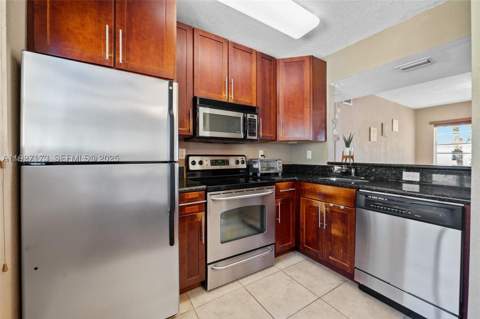 8345 Byron Ave 6, Miami Beach FL - photo 11 of 23