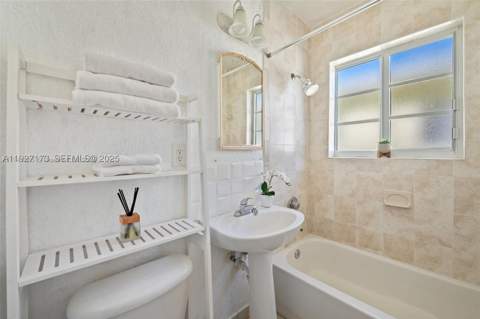 8345 Byron Ave 6, Miami Beach FL - photo 17 of 23