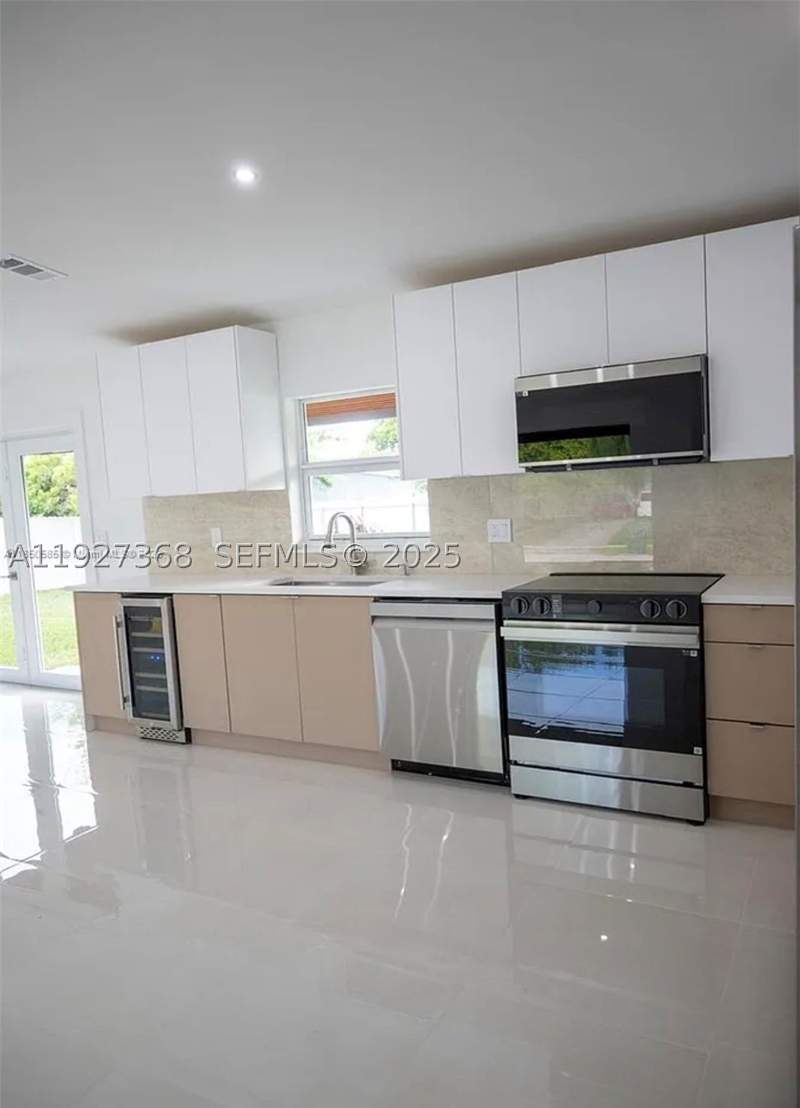 3 bedroom SingleFamilyResidence at 26222 SW 124th Pl, Meadow Woodmanor Sec 2, Homestead — photo 2