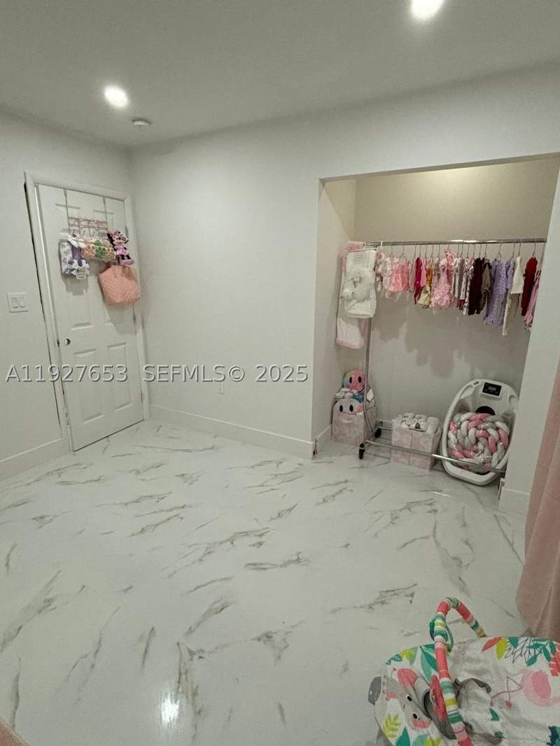 3 bedroom SingleFamilyResidence at 21160 SW 328th St, Near Florida City, Homestead — photo 4