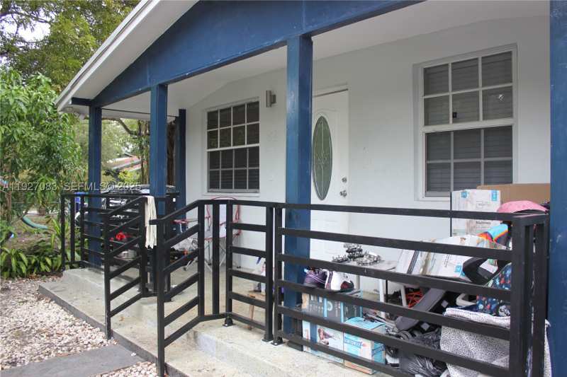 1 bedroom SingleFamilyResidence at 5573 NE 3rd Ave, Dixie Hwy Track, Miami — photo 1