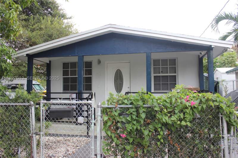 1 bedroom SingleFamilyResidence at 5573 NE 3rd Ave, Dixie Hwy Track, Miami — photo 2