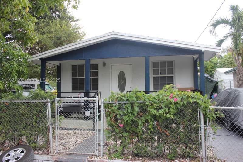 1 bedroom SingleFamilyResidence at 5573 NE 3rd Ave, Dixie Hwy Track, Miami — photo 3