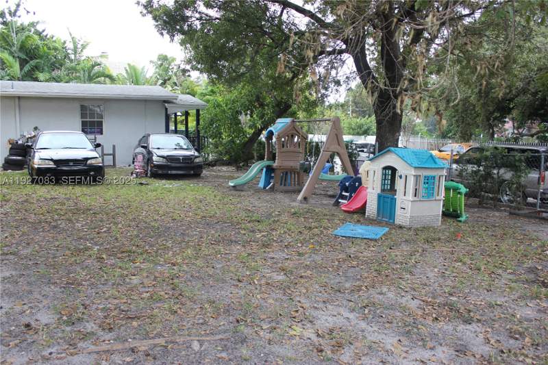 1 bedroom SingleFamilyResidence at 5573 NE 3rd Ave, Dixie Hwy Track, Miami — photo 5