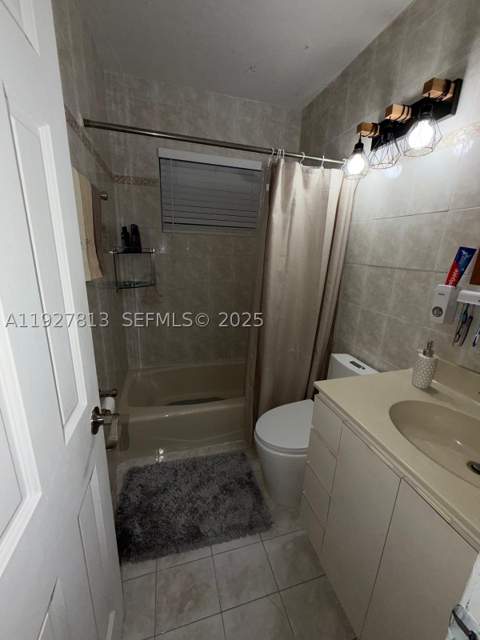 100 NE 171st Ter, Miami FL - photo 8 of 17