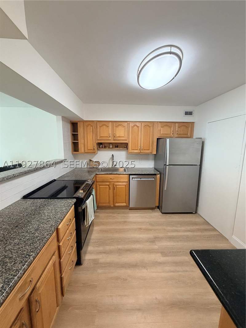2 bedroom Condominium at 5151 Collins Ave 730 + Den, Seacoast 5151 Condo, Miami Beach — photo 5