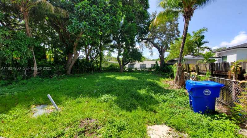 2 bedroom SingleFamilyResidence at 560 NW 53rd St, Railway Shops Addn Amd, Miami — photo 1