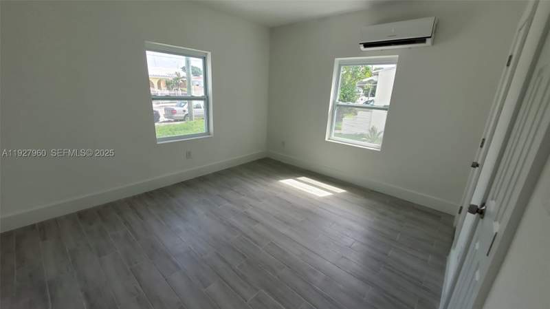 2 bedroom SingleFamilyResidence at 560 NW 53rd St, Railway Shops Addn Amd, Miami — photo 5