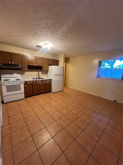 1581 NE 117 St, Miami FL - photo 15 of 29