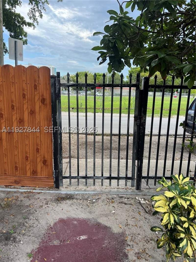 3 bedroom SingleFamilyResidence at 1581 NE 117 St, Biscayne Shores Unit 4, Miami — photo 2