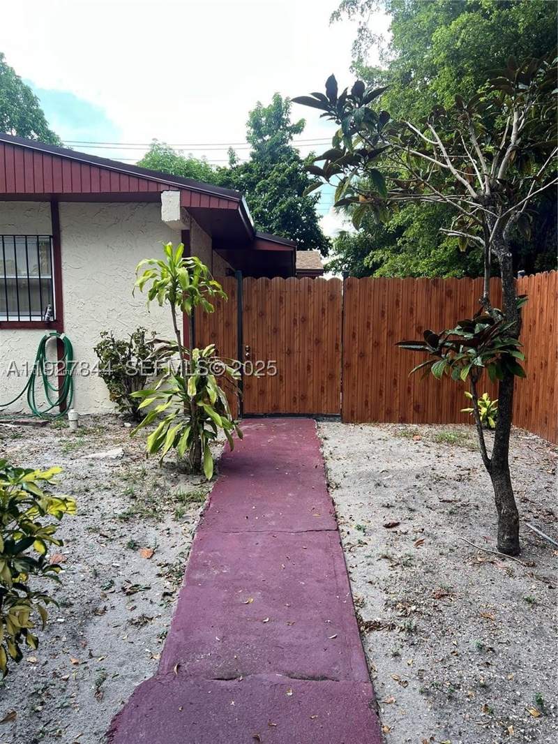 3 bedroom SingleFamilyResidence at 1581 NE 117 St, Biscayne Shores Unit 4, Miami — photo 3
