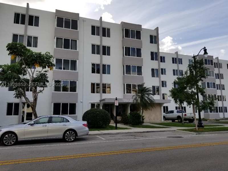 2 bedroom Condominium at 250 180th Dr 159, Caribbean Breeze Condo, Sunny Isles Beach — photo 1