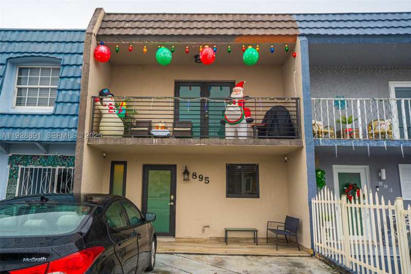2 bedroom Townhouse at 895 W 80th Pl, Bradley Estates, Hialeah — photo 1