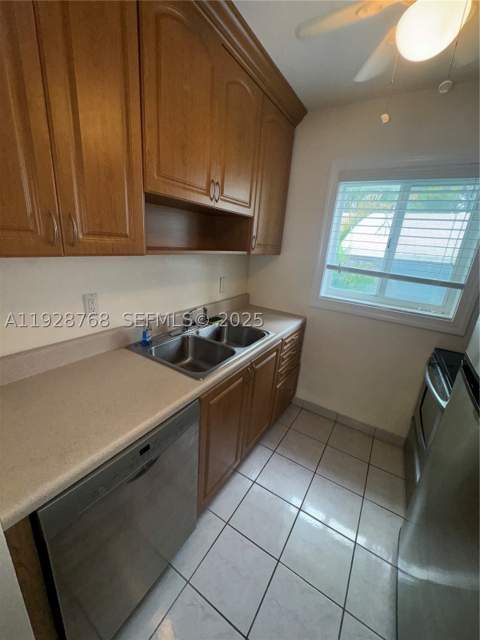 401 Collins Ave 21, Miami Beach FL - photo 10 of 32