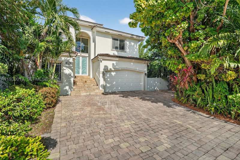 5 bedroom SingleFamilyResidence at 2913 SW 13th St, McAllister Terr, Miami — photo 1